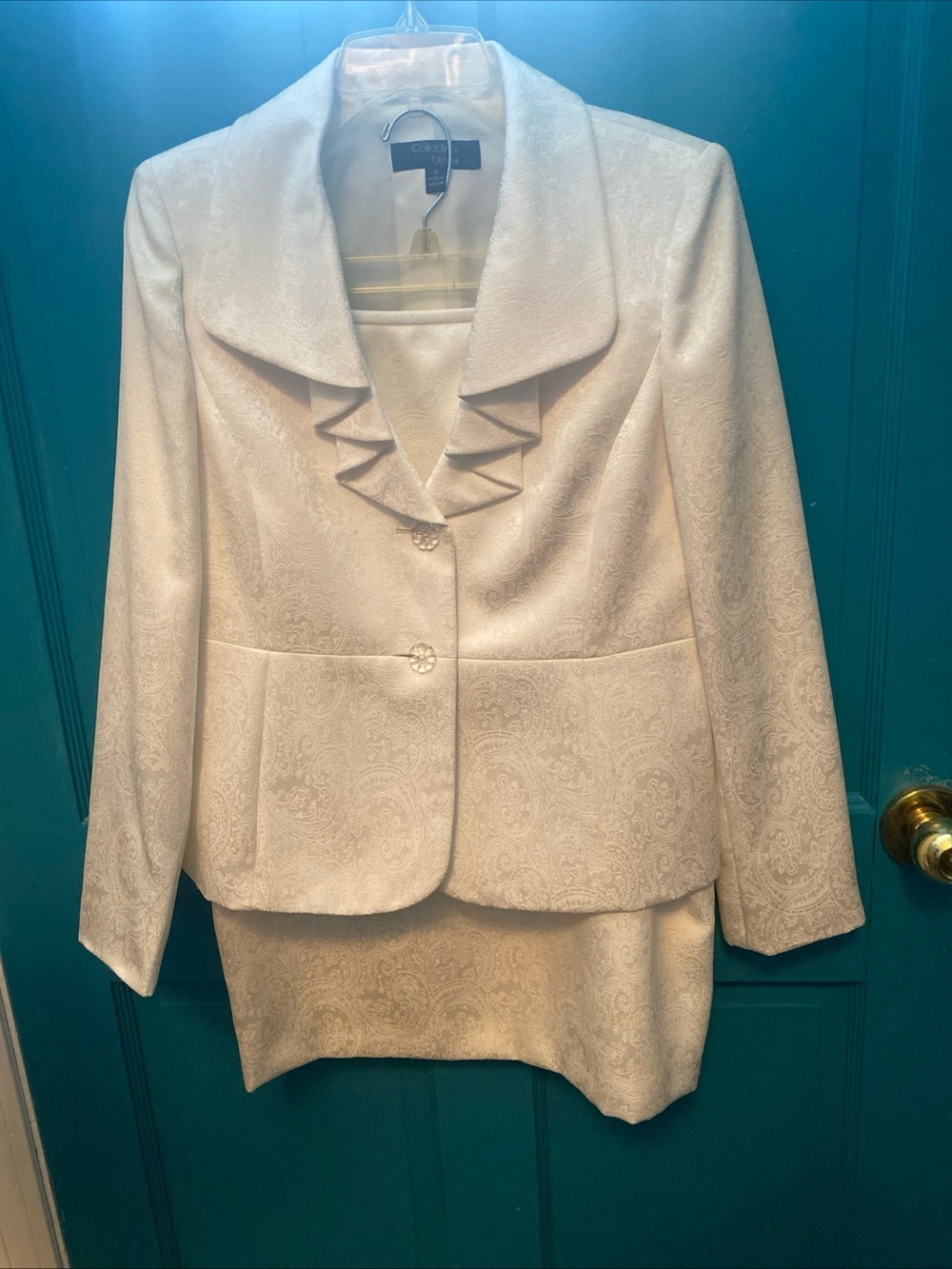 Women's Le Suit Two Piece Cream Jacquard Skirt Suit Paisley Print Size 8